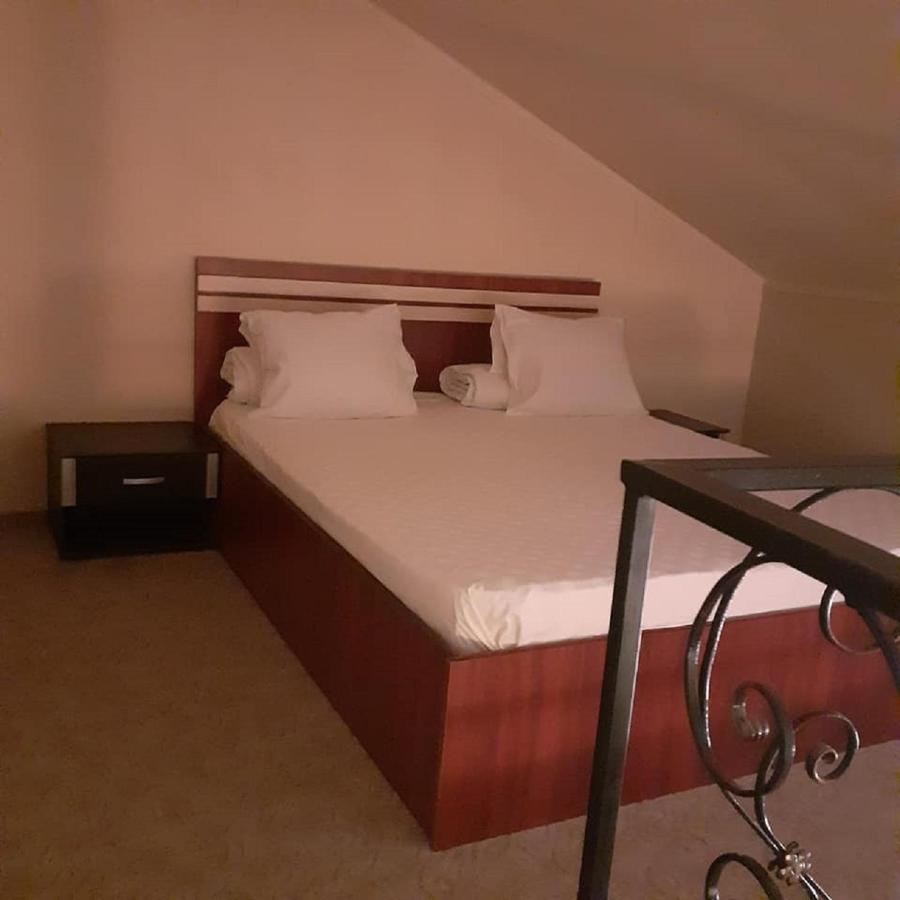 Hotel Lexus - Fost Cosmin Арад Екстериор снимка